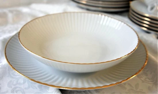 Gloednieuw ???? LUBIANA DAISY GOLD - Wit Porselein Handmatig Gedecoreerd Met Gouden Streep Koffie En Dinerservies 30-delig Voor 6 Personen ⭐ 4 Gloednieuw ???? LUBIANA DAISY GOLD - Wit Porselein Handmatig Gedecoreerd Met Gouden Streep Koffie En Dinerservies 30-delig Voor 6 Personen ⭐ - Afbeelding 4