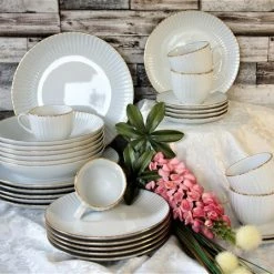 Gloednieuw ???? LUBIANA DAISY GOLD - Wit Porselein Handmatig Gedecoreerd Met Gouden Streep Koffie En Dinerservies 30-delig Voor 6 Personen ⭐ 16 Gloednieuw ???? LUBIANA DAISY GOLD - Wit Porselein Handmatig Gedecoreerd Met Gouden Streep Koffie En Dinerservies 30-delig Voor 6 Personen ⭐ -Tefal Shop 550x447