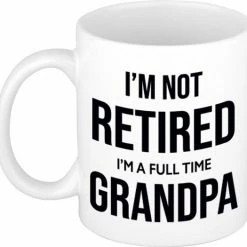 Hete verkoop ???? Bellatio Decorations Im Not Retired Im A Full Time Grandpa Koffiemok / Theebeker - 300 Ml - Wit - Opa / Kantoorhumor / VUT / Pensioen - Grappige Cadeau Mok / Beker Voor Collega ✨