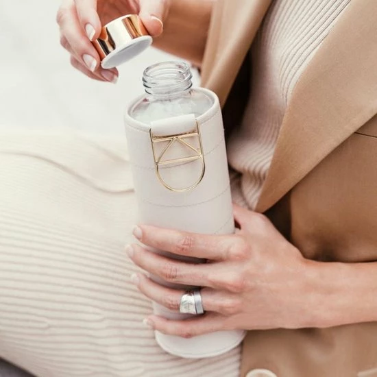 Goedkoopste ???? Equa Glazen Waterfles 750 Ml Mismatch Met Hoes - Beige ???? 3 Goedkoopste ???? Equa Glazen Waterfles 750 Ml Mismatch Met Hoes - Beige ???? - Afbeelding 3