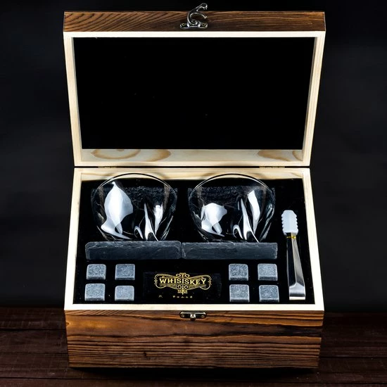 Beste deal ???? Whisiskey Luxe Whiskey Set - Incl. 2 Whiskey Glazen, 8 Whiskey Stones, 2 Onderzetters, Fluwelen Opbergzak, Opbergbox - Whisky Geschenkdoos - Glas - Herbruikbare IJsblokjes - Cadeau Voor Man & Vrouw ???? 3 Beste deal ???? Whisiskey Luxe Whiskey Set - Incl. 2 Whiskey Glazen, 8 Whiskey Stones, 2 Onderzetters, Fluwelen Opbergzak, Opbergbox - Whisky Geschenkdoos - Glas - Herbruikbare IJsblokjes - Cadeau Voor Man & Vrouw ???? - Afbeelding 3