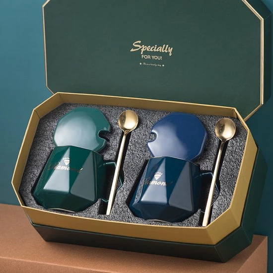 Nieuw ???? Merkloos Mok - Mok Set - Koffiemok - Koffiebeker - Beker - Mokken En Bekers - Beker Met Lepel En Deksel - 400 Ml - Keramiek - Diamant Vorm - Vrienden - Groen/Blauw ???? 1 Nieuw ???? Merkloos Mok - Mok Set - Koffiemok - Koffiebeker - Beker - Mokken En Bekers - Beker Met Lepel En Deksel - 400 Ml - Keramiek - Diamant Vorm - Vrienden - Groen/Blauw ????